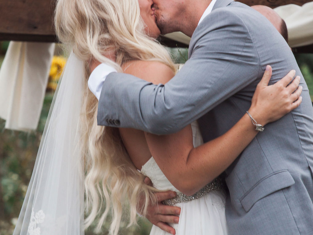 JOhn P furber Farm Ceremony Kiss